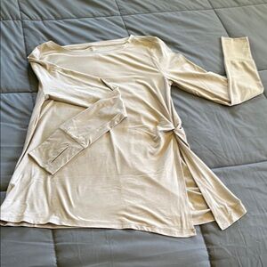 Old Navy Cream Long Sleeve Tee